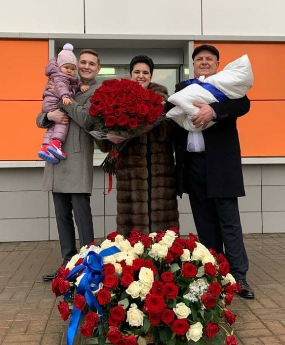 Елена Голунова с мужем и детьми