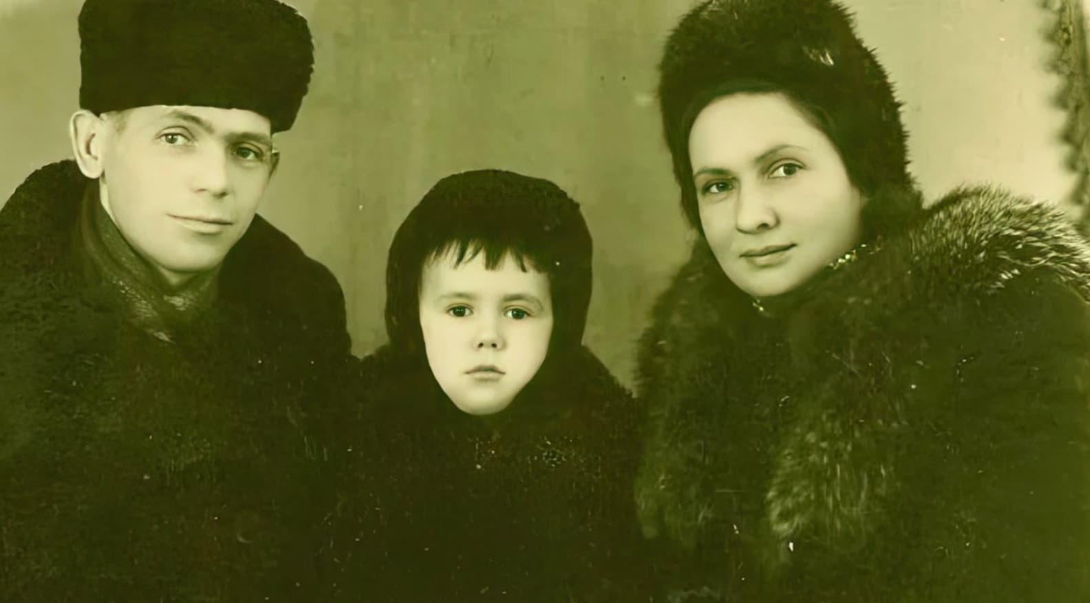 Станислав Садальский в детстве с родителями